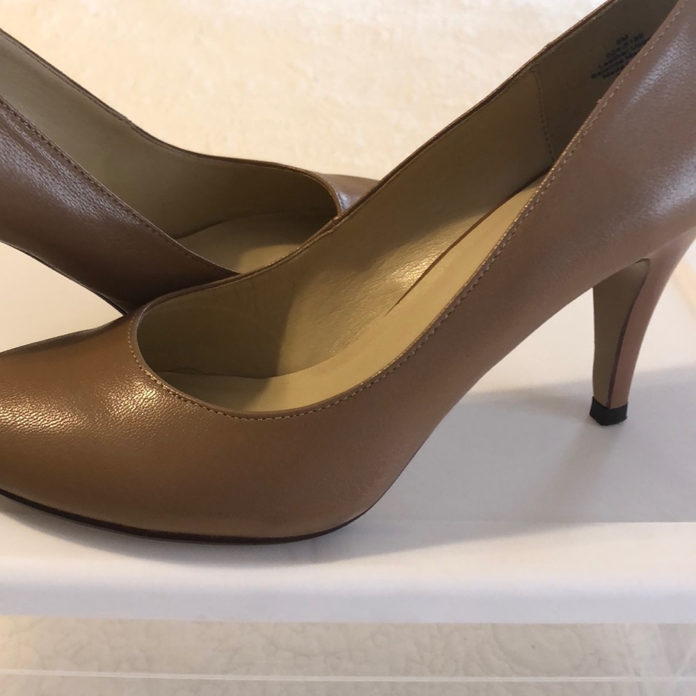 Tan Liz Claiborne heels